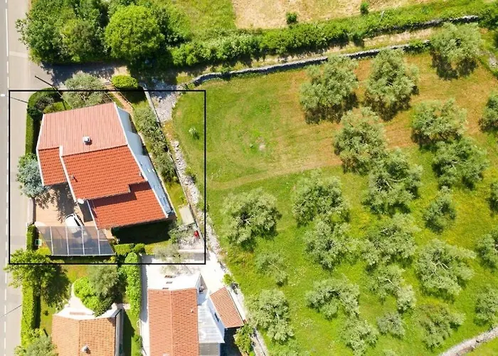 Ruza Daire Porat (Krk)